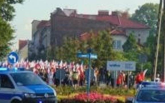 Oświęcim. Policjanci dbali o bezpieczny przebieg uroczystości upamiętniających 78. rocznicę męczeńskiej śmierci św. Maksymiliana Kolbego