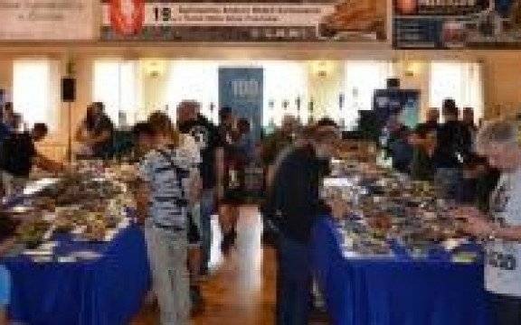 Przeciszów. Policjanci promowali bezpieczeństwo wśród uczestników XIX Ogólnopolskiego Konkursu Modeli Kartonowych oraz IV Ogólnopolskiego Konkursu Statków i Okrętów Naviga Klas „C”.