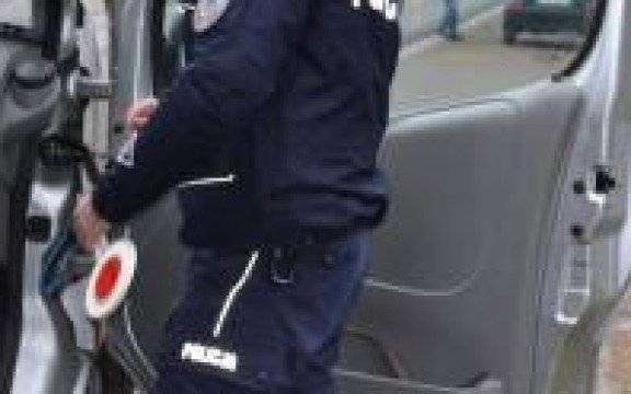 Gmina Kęty. Na osiemnastkę z pasażerami ponad stan i … kozą … w różowych skarpetkach