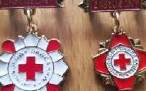 Oświęcim. Kierownik Dzielnicowych z odznaką PCK „Zasłużony Honorowy Dawca Krwi”