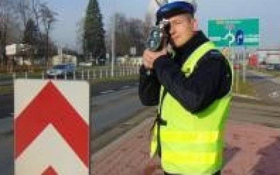 Polanka Wielka. Pirat drogowy – recydywista, stracił prawo jazdy za prędkość i zyskał 24 punkt w CEPIK