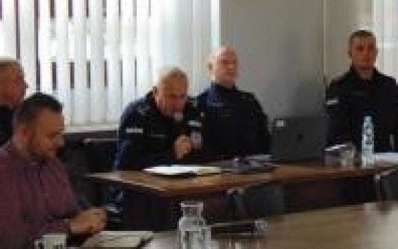 Oświęcim. Policja i władze powiatowe. Spotkanie na rzecz bezpieczeństwa pieszych.