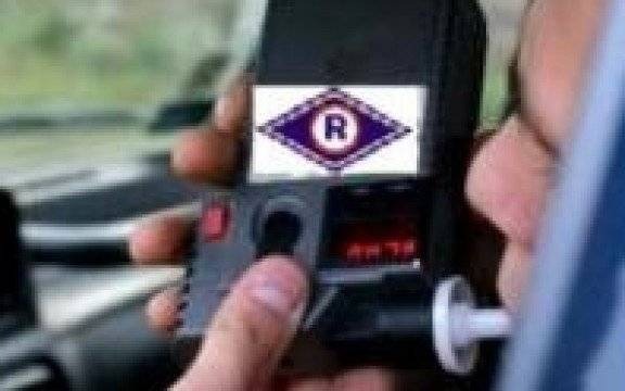 Osiek. Pijany rajd młodego kierowcy zakończył się na płocie