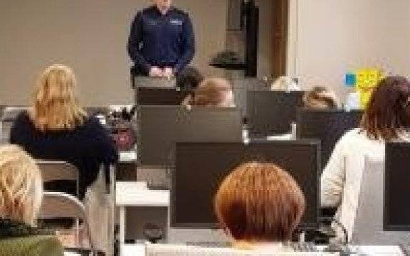 Oświęcim. „Świadomy nauczyciel, skuteczna profilaktyka”. Policjanci szkolili nauczycieli-bibliotekarzy