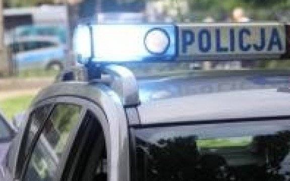 Oświęcim. Mieszkanka Oświęcimia i policjanci ratowali seniora, który zasłabł na ulicy