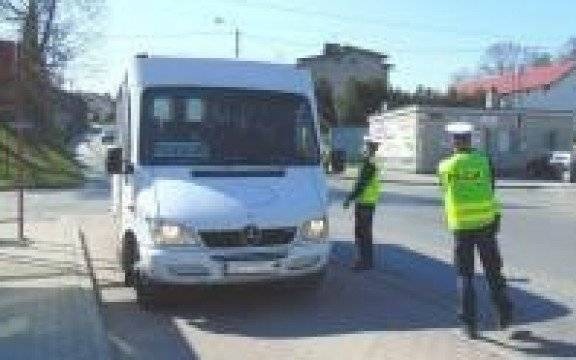 Powiat oświęcimski. Kierowcy autobusów i pasażerowie stosują się do obowiązujących przepisów