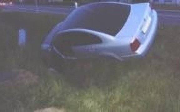 Oświęcim. Drogowy przestępca pijany rajd zakończył w rowie.