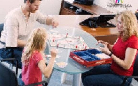 KWP Kraków. Spot "Rodzina w trybie OFF-line". Razem. Blisko. Odpowiedzialnie