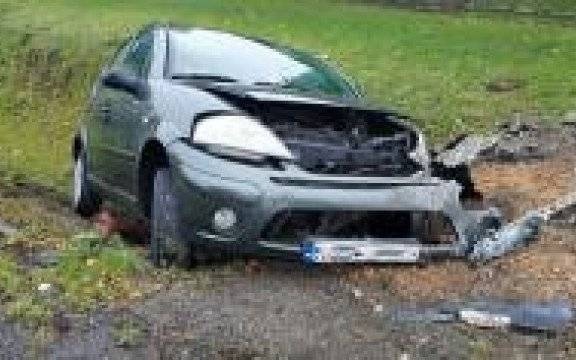 Gmina Kęty. Zasnął za kierownicą, wypadł z jezdni.