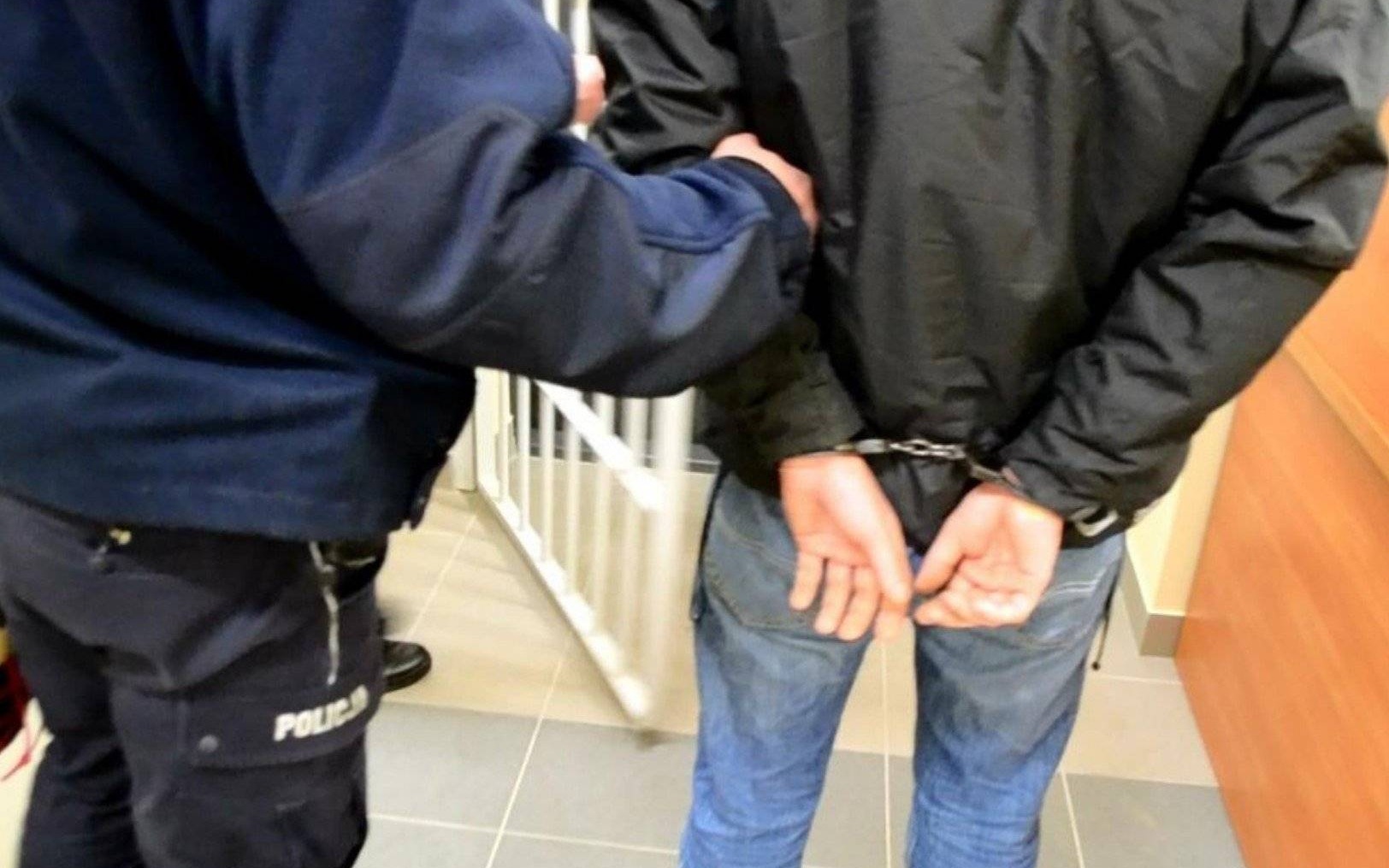 Kęty. Podpalacz piwnic zatrzymany. Odpowie za pięć czynów.