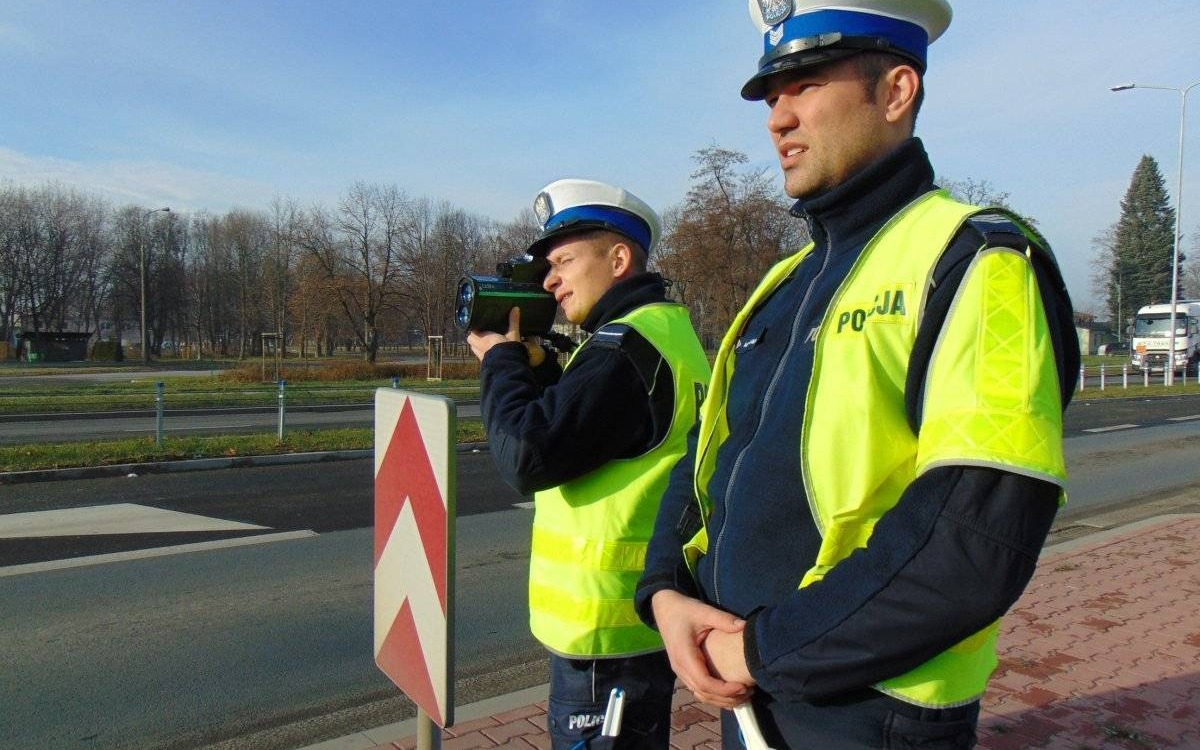 Powiat oświęcimski. Policyjna akcja „ZNICZ 2021”. Zadbajmy o to, aby każdy z nas bezpiecznie powrócił do domu.