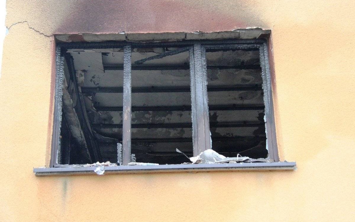 Kęty. Śledczy ustalają okoliczności śmierci mężczyzny i pożaru jego mieszkania