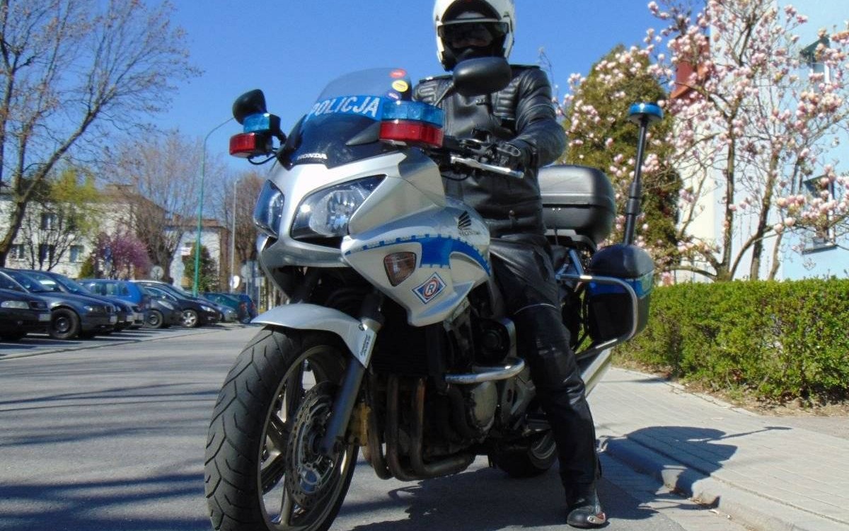 KWP Kraków. „Jednośladem bezpiecznie do celu”. Apelujemy o bezpieczną jazdę motocyklem.