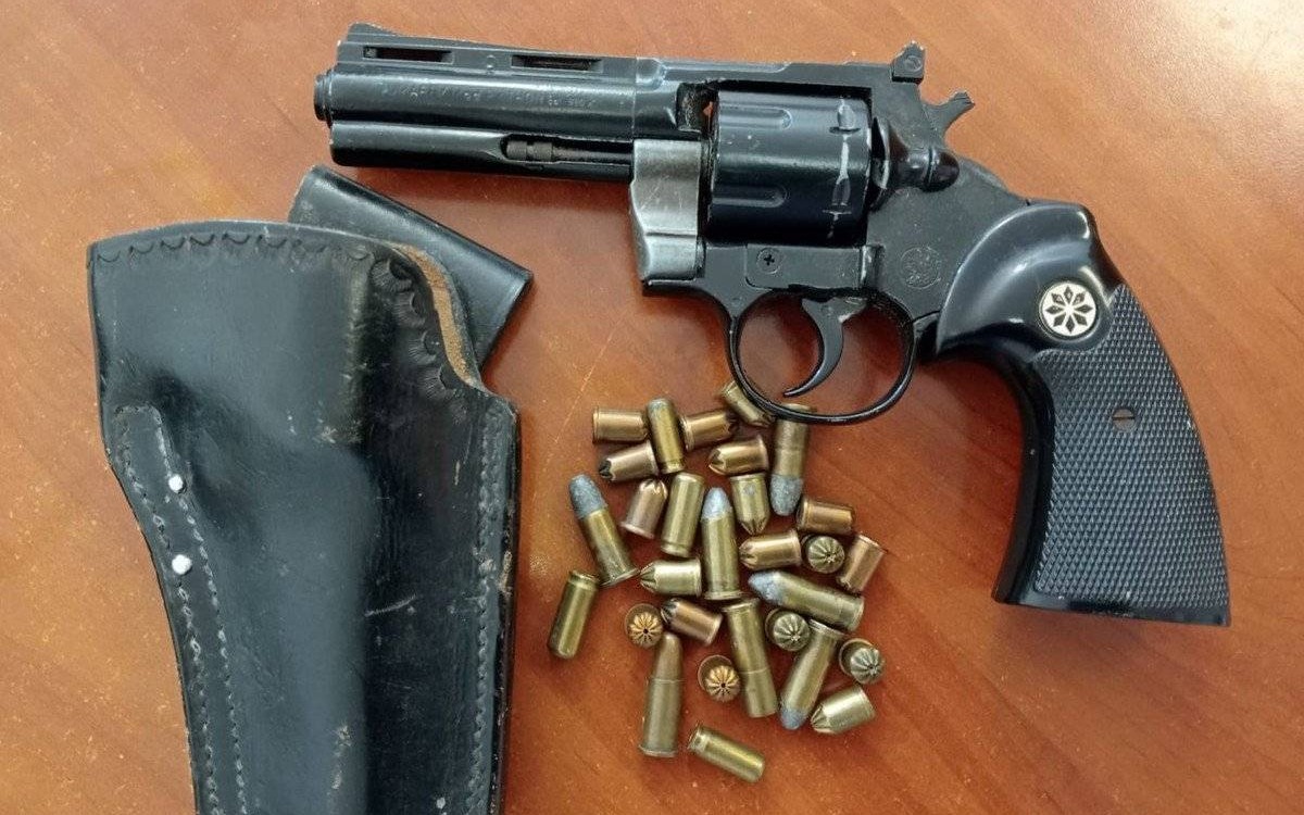 Kęty. Rewolwer z nabojami znaleziony podczas remontu poddasza