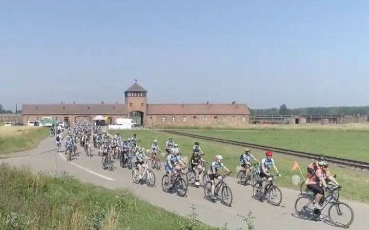 Oświęcim. Podziękowania za prewencyjne zabezpieczenie rajdu rowerowego „Ride for de Living 2023”