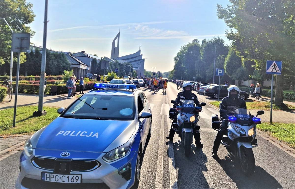 Oświęcimscy policjanci czuwali nad bezpiecznym wymarszem pielgrzymów, zmierzających na Jasną Górę
