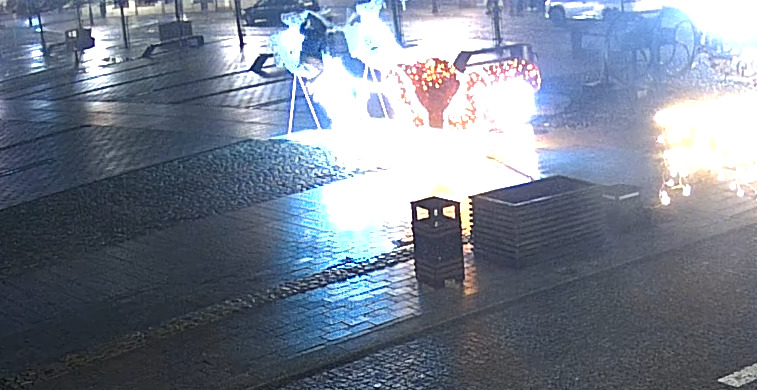 Oświęcim. Świetlny renifer zniszczony przez wandala