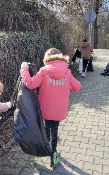Oświęcim sprząta na wiosnę. Wspólna akcja szkół i przedszkoli