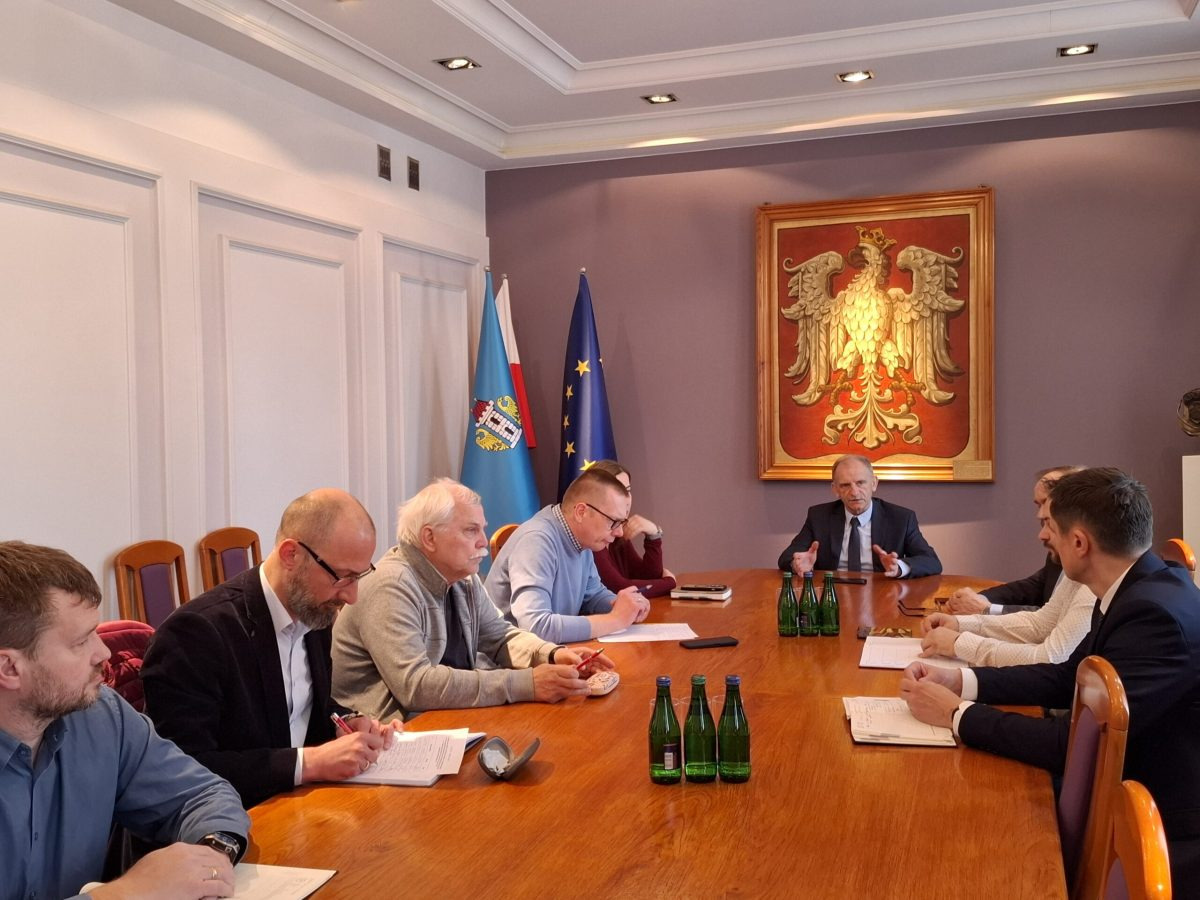 Oświęcim. Trwa budowa ostatniego etapu obwodnicy Oświęcimia. Inżynieryjne wyzwanie pod torami kolejowymi