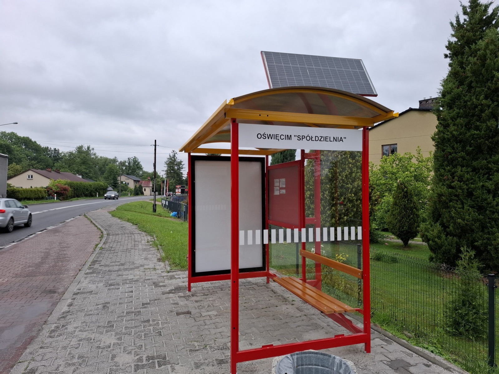 Oświęcim. Nowe wiaty przystankowe już służą pasażerom