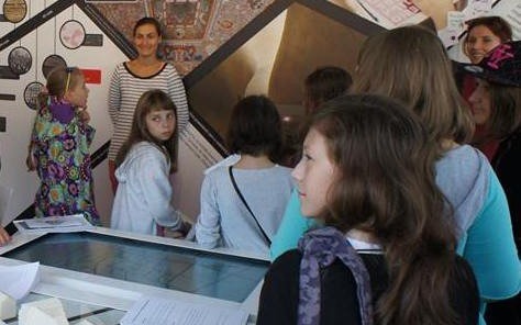 "Muzeum na kółkach" prezentujące historię społeczności żydowskiej w Polsce stanie na rynku