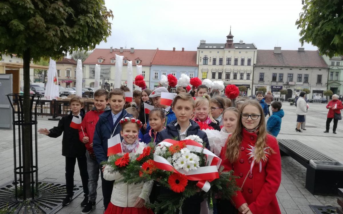 Patriotycznym pochodem Oświęcim uczcił 226. rocznicę uchwalenia Konstytucji 3 Maja