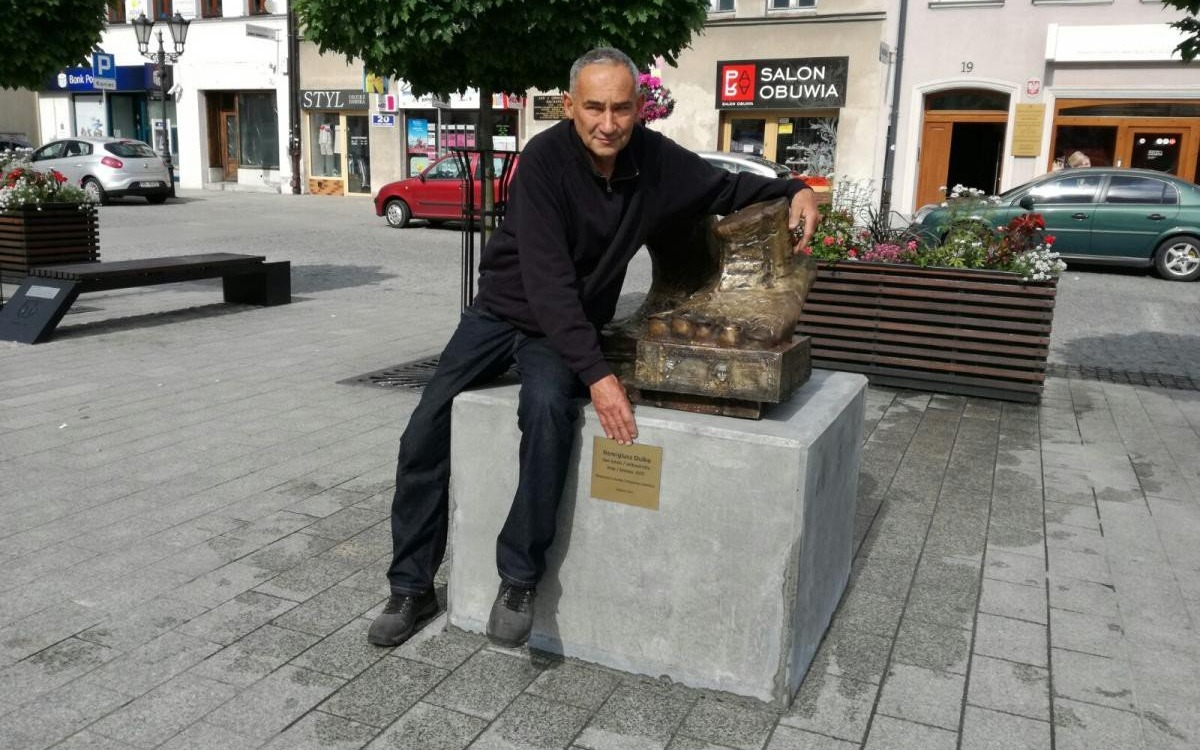 Oświęcim. Rzeźba Remigiusza Dulki stanęła na rynku