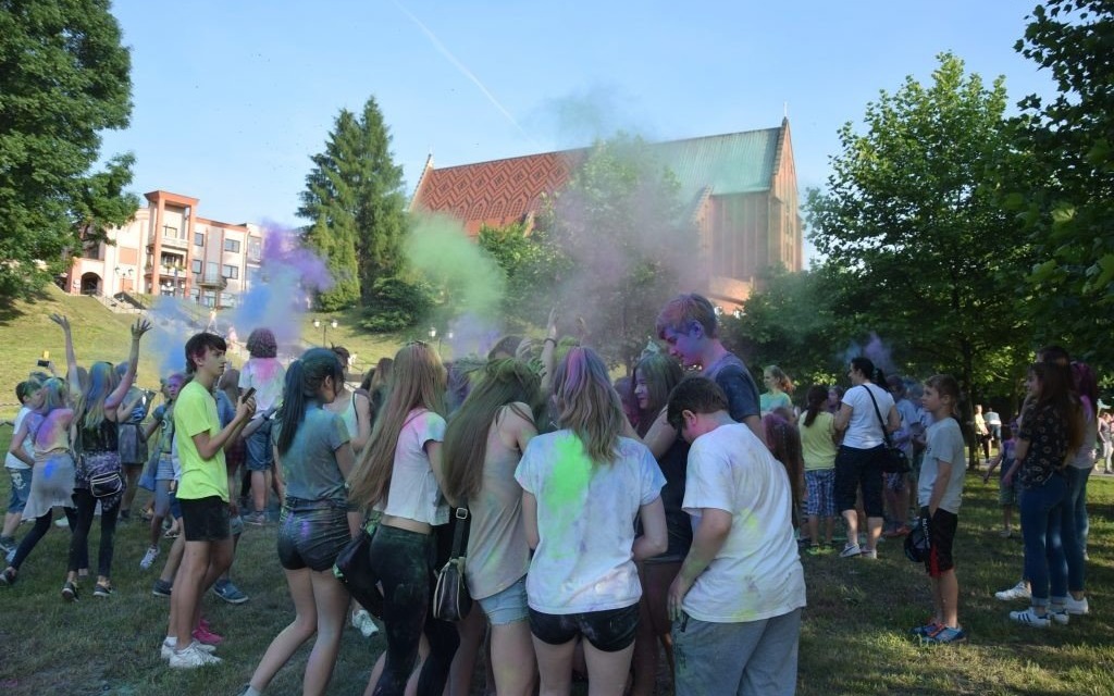 Oświęcim. Kolorowy Dzień Dziecka na bulwarach