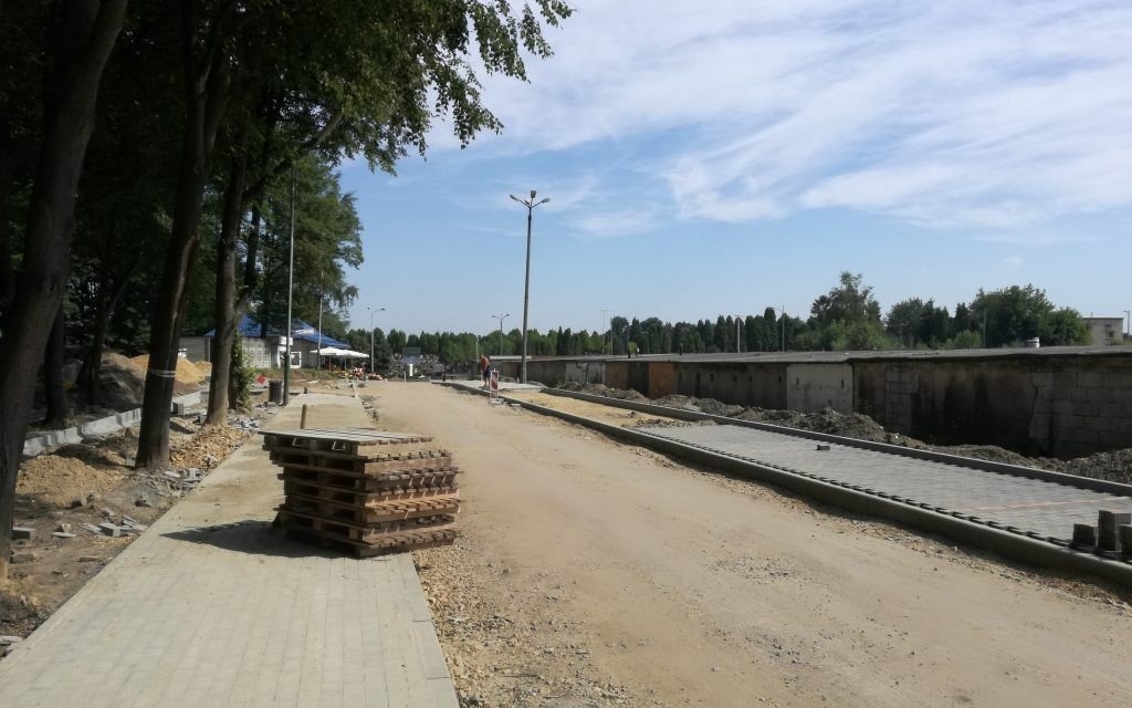 Oświęcim. Poprawi się dojazd do cmentarza komunalnego. Na ukończeniu jest przebudowa fragmentu ul. Norwida
