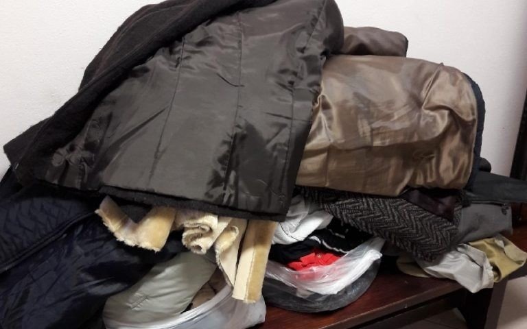 Oświęcim. Zimowa aura trudna dla bezdomnych i starszych, samotnych osób. Można im pomóc