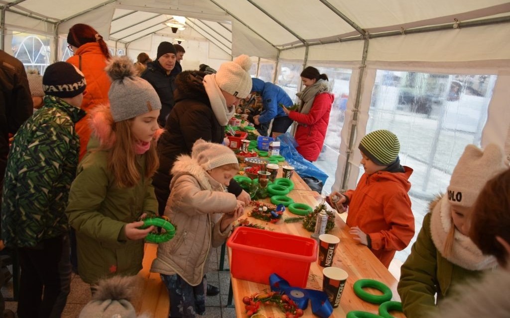 Oświęcim. Łamali się opłatkiem i składali sobie świąteczne życzenia