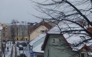 Oświęcim. Zadbajmy o bezpieczeństwo usuwając śnieg i sople z dachów