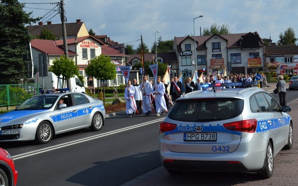 Oświęcim. Harmęże. 78. rocznica męczeńskiej śmierci św. Maksymiliana Marii Kolbego. Utrudnienia w ruchu drogowym.
