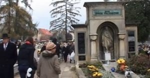 Oświęcim. Zapisy na zajęcie pasa drogowego pod handel kwiatami i zniczami 1 listopada