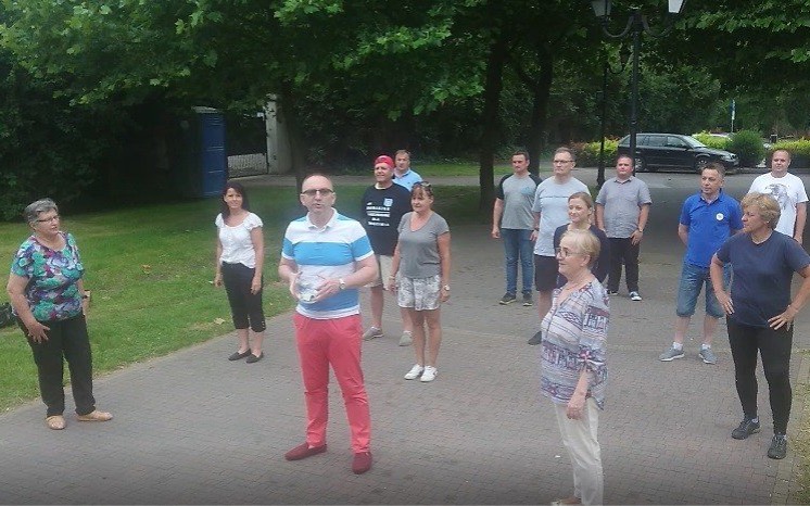 Oświęcim. Radni miejscy robią pompki w akcji Gaszyn Challenge