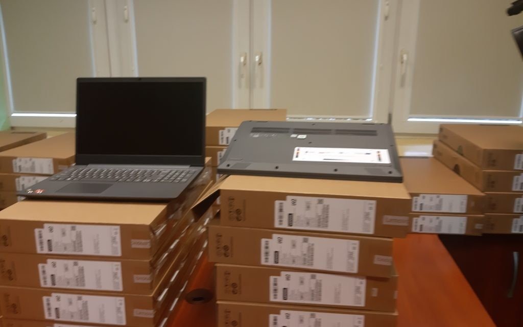 Oświęcim. Samorząd Oświęcimia kupi kolejne laptopy do lekcji online