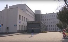 Oświęcim. Informacja dla pacjentów zakażonych wirusem SARS – CoV – 2 będących pod opieką Szpitala Uniwersyteckiego w Krakowie, a przebywających w izolacji domowej na terenie powiatu oświęcimskiego.