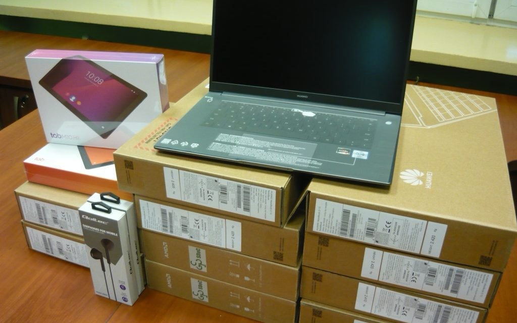 Oświęcim. Przygotowani do zdalnej nauki. Miasto pozyskało ponad 200 tys. zł na zakup laptopów i tabletów