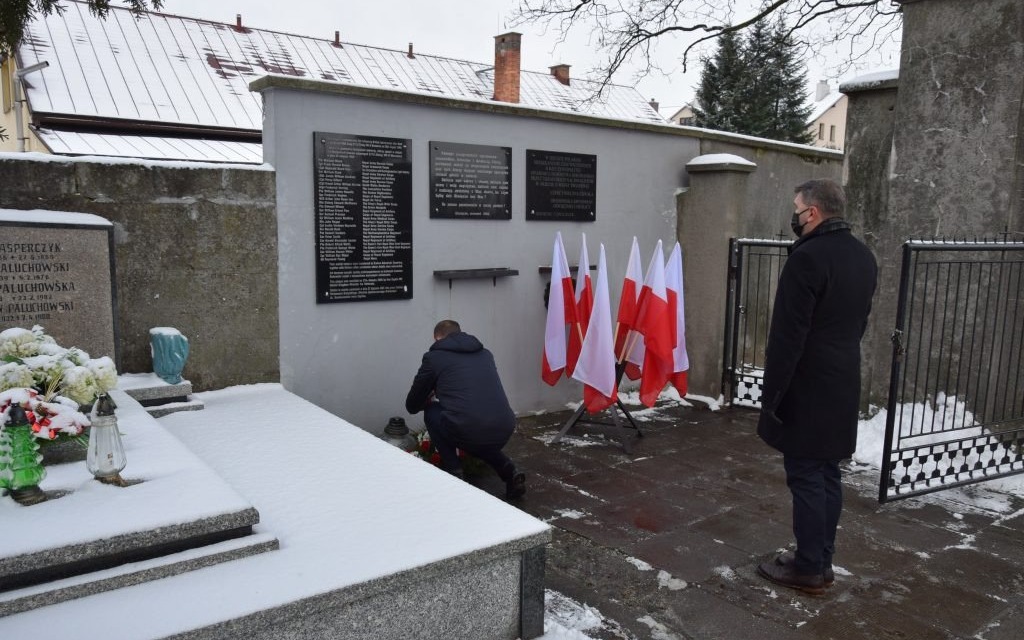 Oświęcim. 76. rocznica oswobodzenia niemieckiego nazistowskiego obozu koncentracyjnego i zagłady Auschwitz-Birkeanu i miasta Oświęcimia