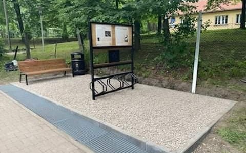 Oświęcim. Przystanek rowerowy w Dworach z historią rodu Hallerów