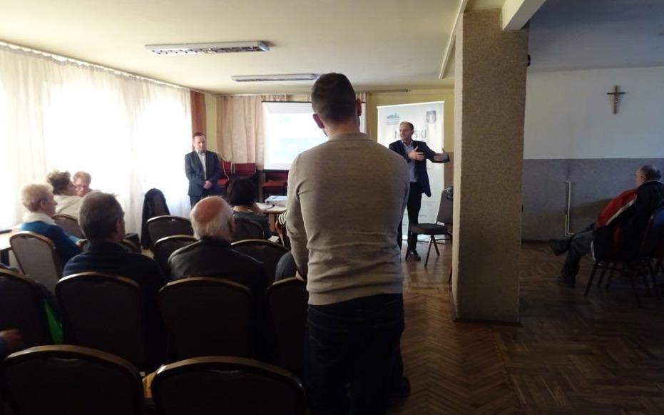 Oświęcim. Mieszkańcy osiedla Dwory-Kruki zapoznali się z możliwościami programu " Czyste powietrze"