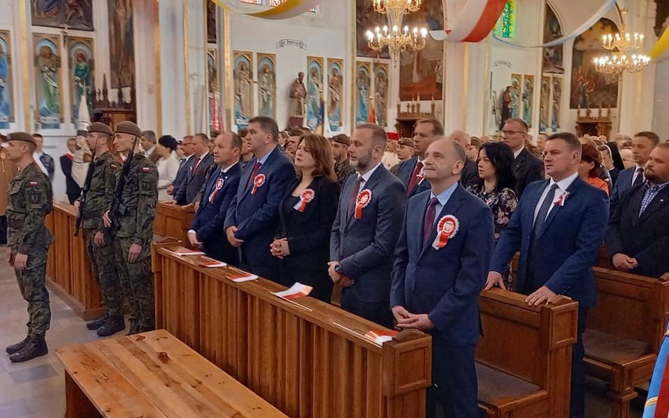 Oświęcim. Biało - czerwony marsz ulicami miasta w hołdzie twórcom Konstytucji 3 Maja