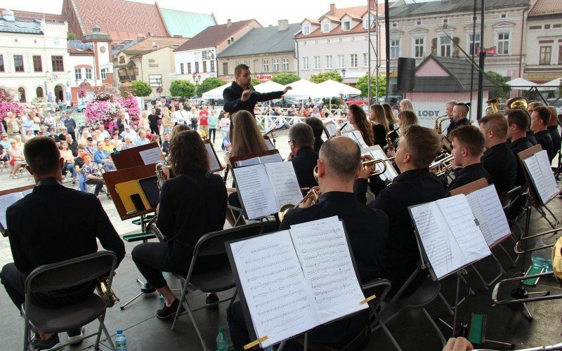 Oświęcim. Koncertowo na rynku!
