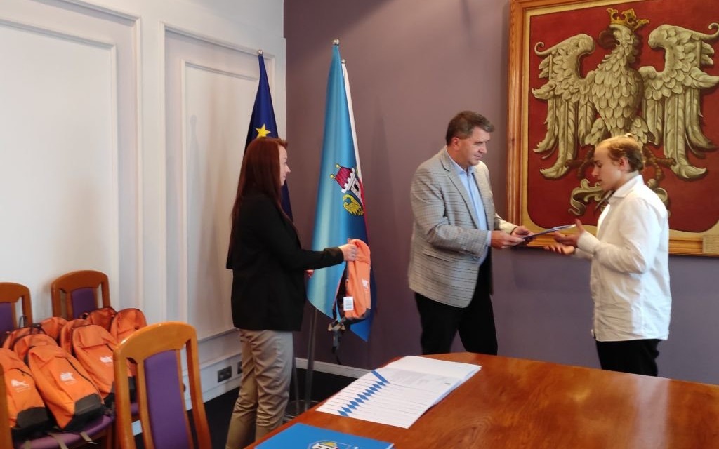 Oświęcim. Gratulacje dla wicemistrzów Polski w unihokeju. Spotkanie zawodników z prezydentem Oświęcimia