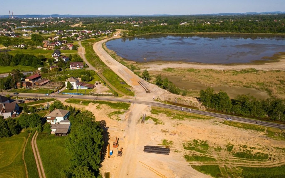 Oświęcim. Utrudnienia w ruchu przy drodze 948. Od wtorku wykonawca wchodzi na budowę ronda