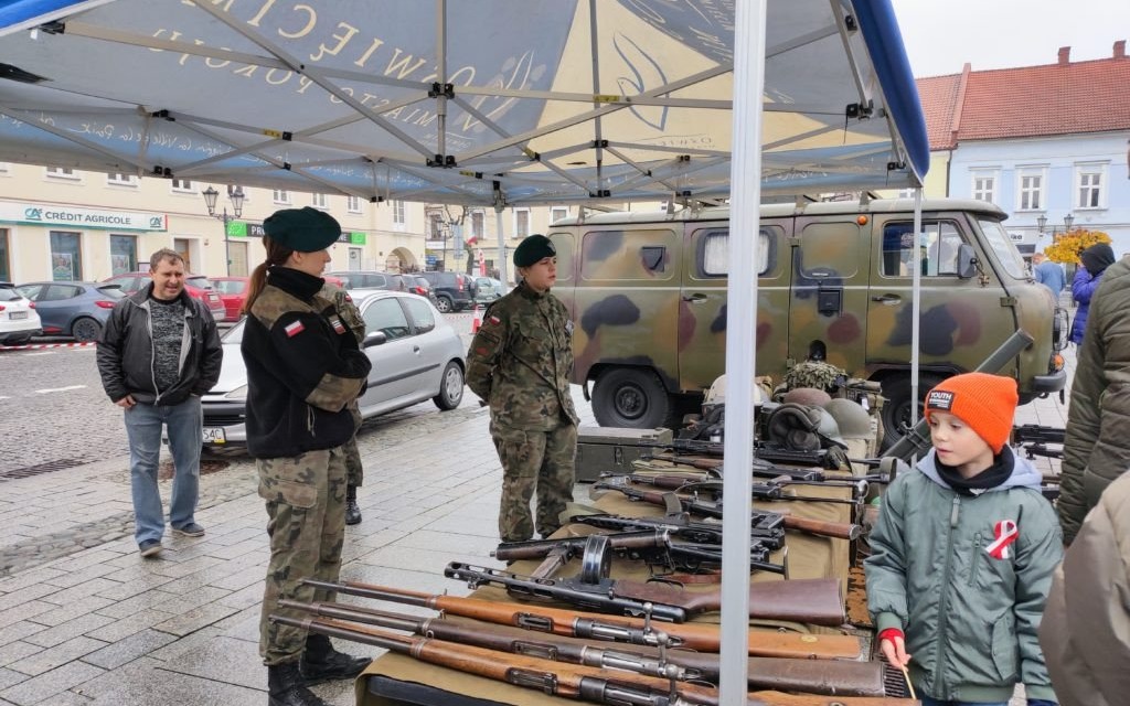 Oświęcim. Biało-czerwono na 11 listopada. 105. rocznica odzyskania przez Polskę niepodległości