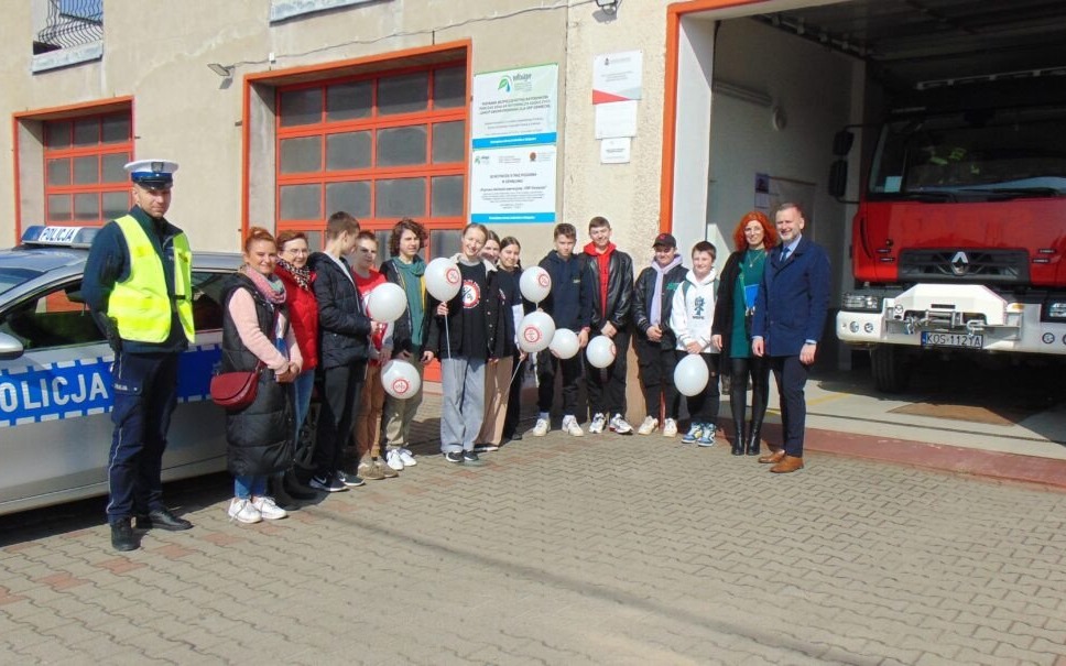 Oświęcim. Młodzież promowała odpowiedzialne zachowanie za kierownicą w ramach akcji "No promil -No problem"