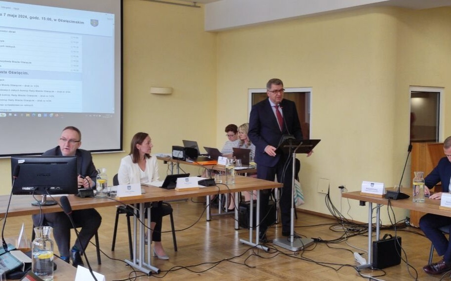 Oświęcim. Ślubowanie radnych i zaprzysiężenie prezydenta Janusza Chwieruta