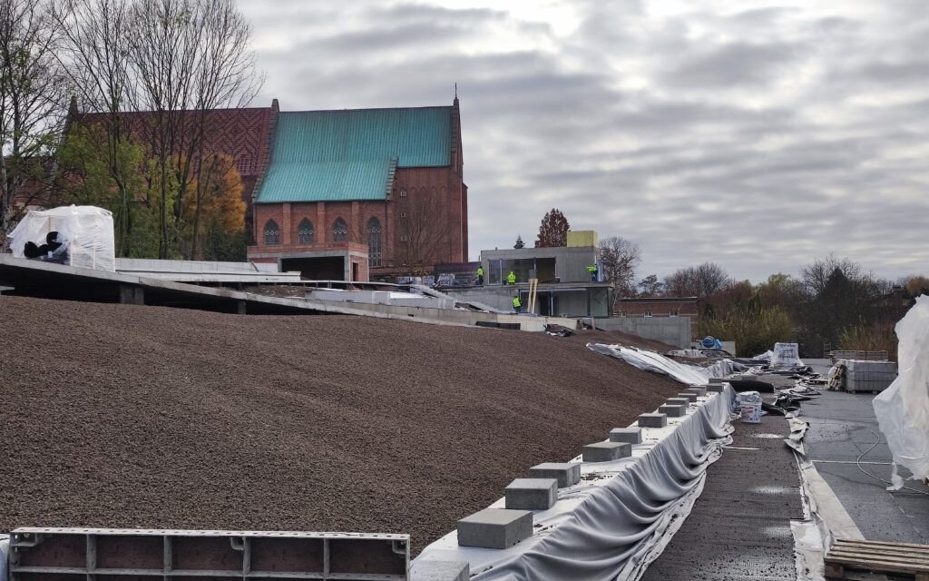 Oświęcim. Oddanie podziemnego parkingu przy ul. Bulwary wraz z przestrzenią spotkań przesunięto na maj przyszłego roku