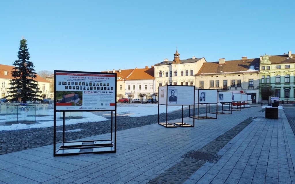 Oświęcim. "Twarze pomocy". Wystawa plenerowa poświęcona mieszkańcom ziemi oświęcimskiej zaangażowanym w pomoc więźniom KL Auschwitz -Birkeanu podczas okupacji niemieckiej